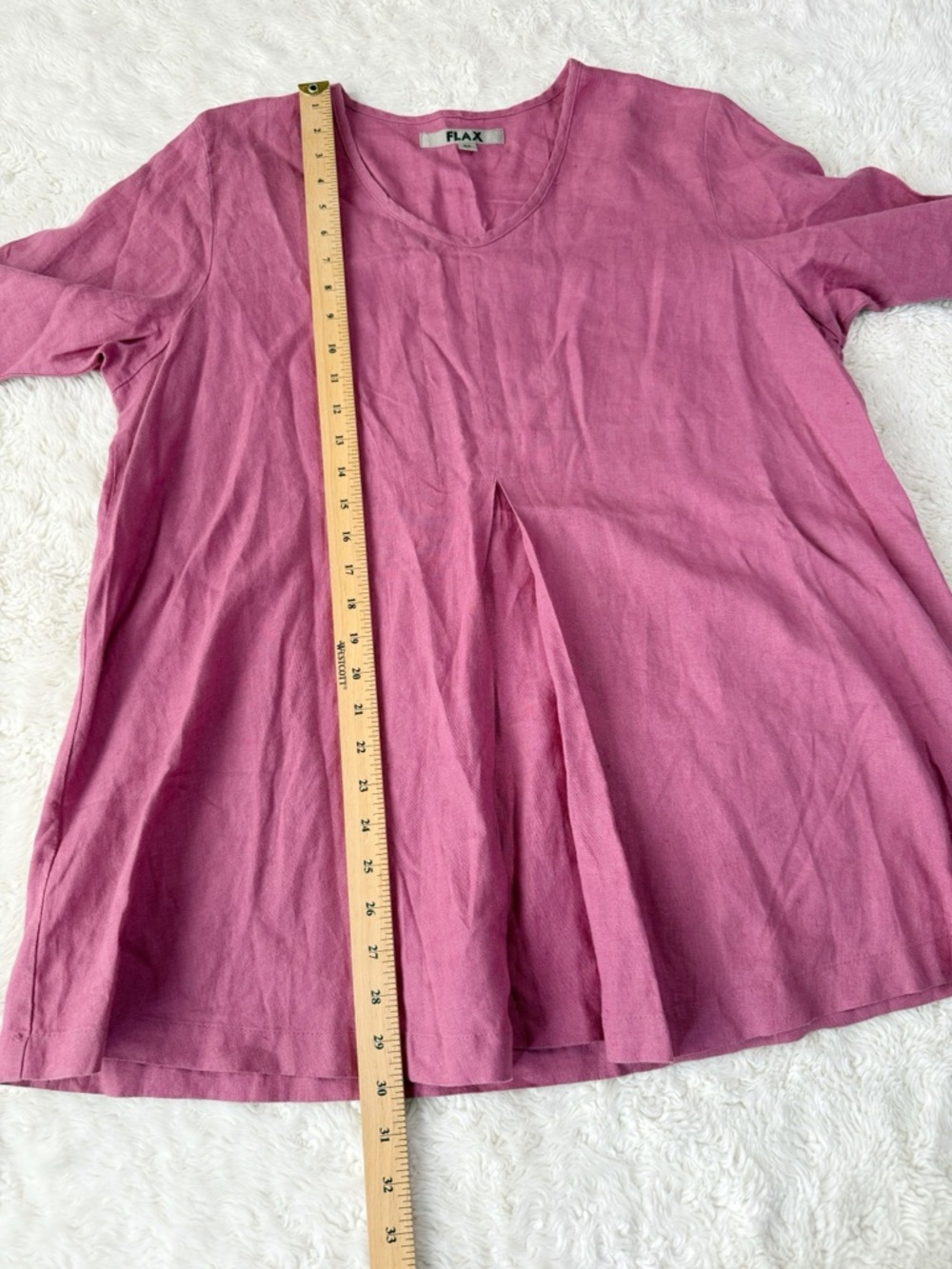 Flax V-Neck Linen Blouse in Raspberry - Picture 5 of 8
